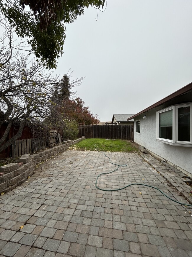 Building Photo - 461 Pamela Dr