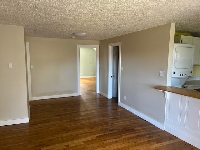 Living room - 30 E Elm St