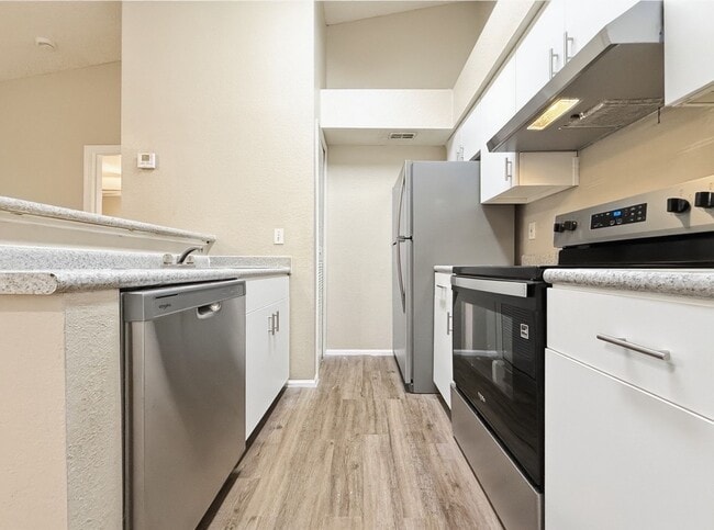 Building Photo - 3rd Floor 2/2 Condo near Millenia Mall with private patio