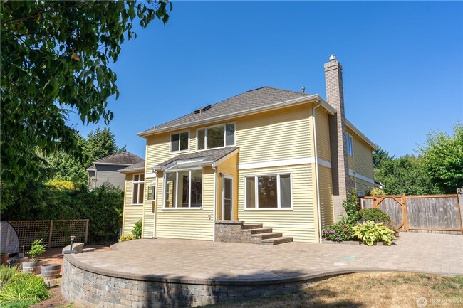Building Photo - 4B/2.5Ba Bellevue House