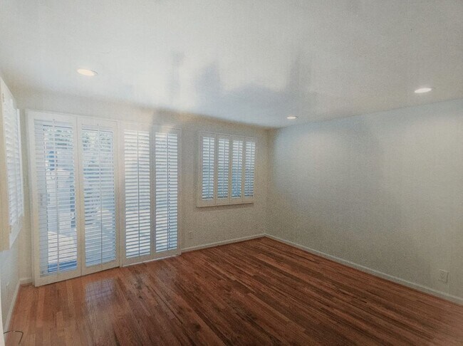 Building Photo - 11861 Laurelwood Dr