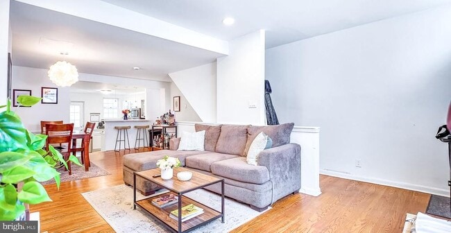 Building Photo - 434 Catharine St