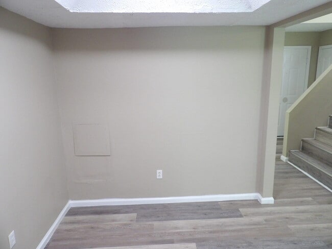Building Photo - 326 Bypass Plaza Dr