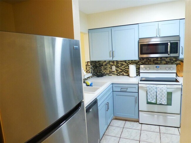 Building Photo - 5557 Sea Forest Dr