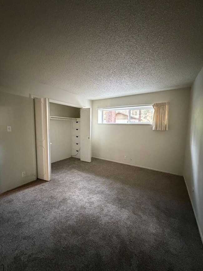 Building Photo - Upgraded Condo in Quiet Condominium Complex