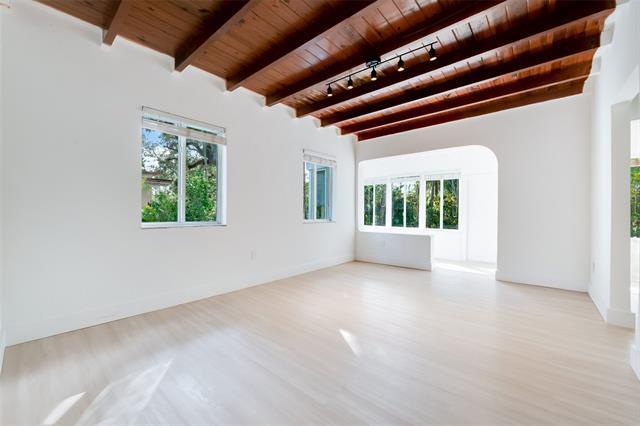 Building Photo - 6411 SW 63rd Ct