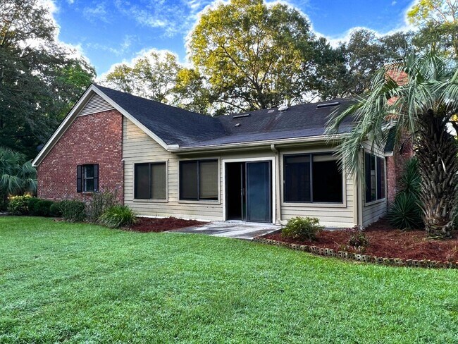 Building Photo - Charming 3-Bedroom Home on 2 Acres – Lands...