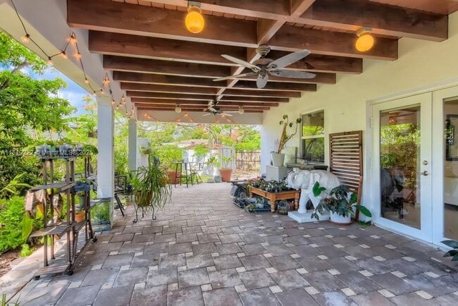 Building Photo - 6890 SW 51st St