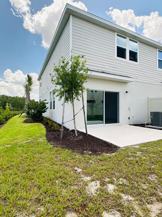 Building Photo - 2287 Portrait St