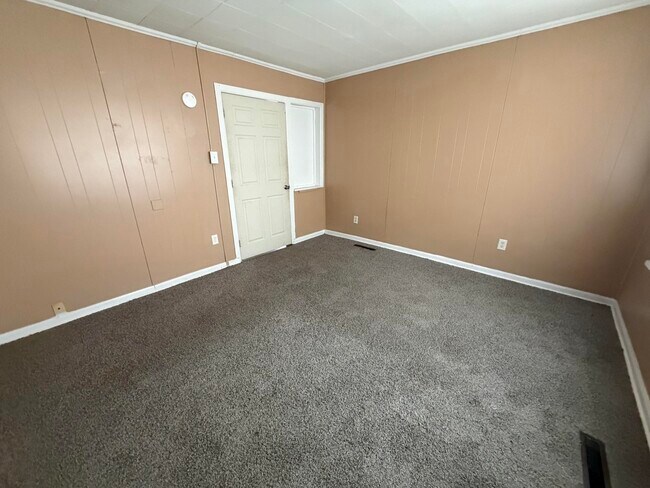 Building Photo - 607 Hazel-