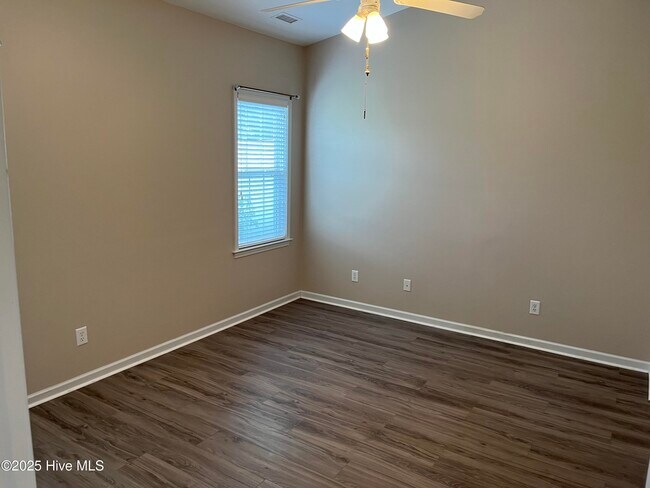 Building Photo - 5118 Elton Dr SE