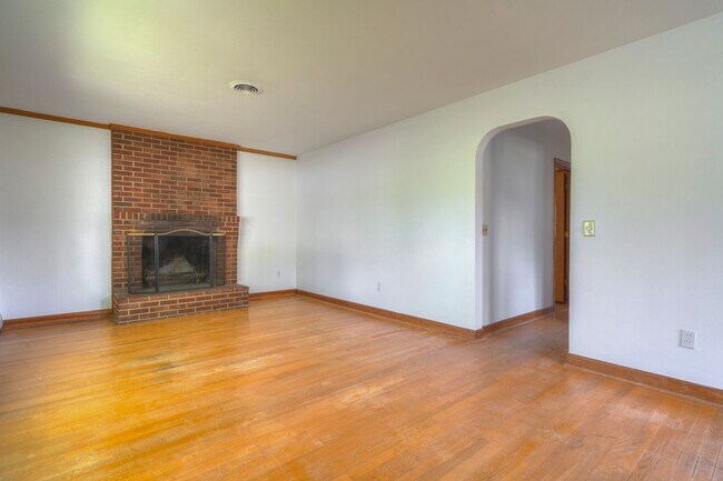 Building Photo - 1000 Willard Dr SE