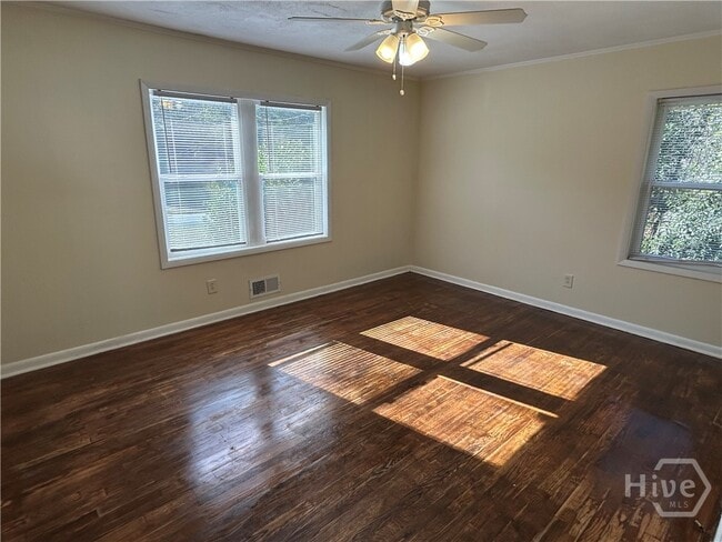 Building Photo - 190 Northcrest Dr