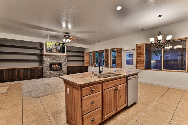 Building Photo - 2478 E Springs Dr