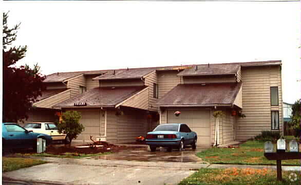 Building Photo - 15421 Garden St