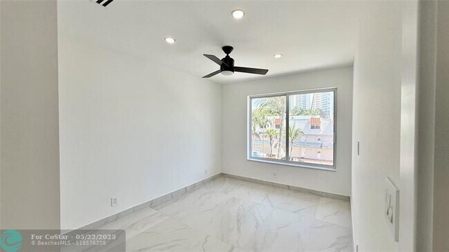 Building Photo - 3826 NE 171 St