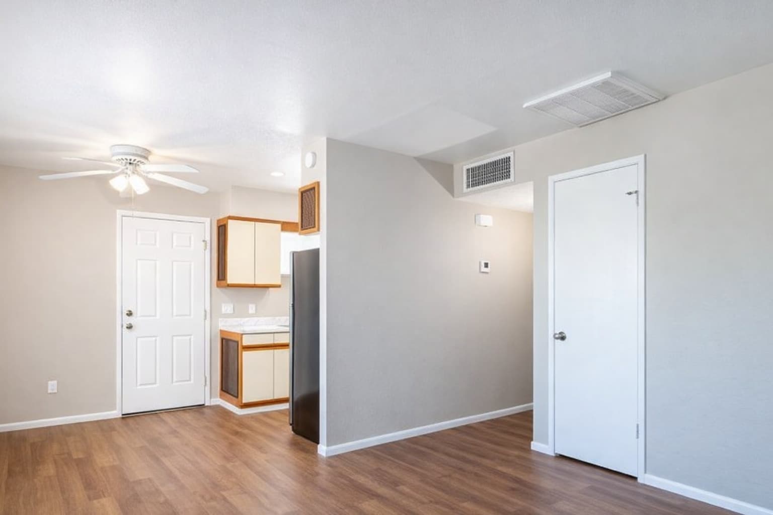 Building Photo - 815 N Arbor Ave