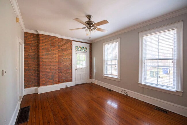 Building Photo - 512 S Lazelle St