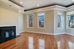 Building Photo - 807 G St NE