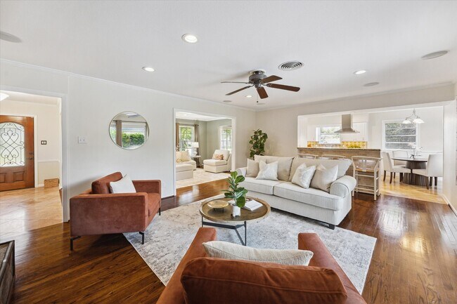 Building Photo - 9222 Bronco Dr