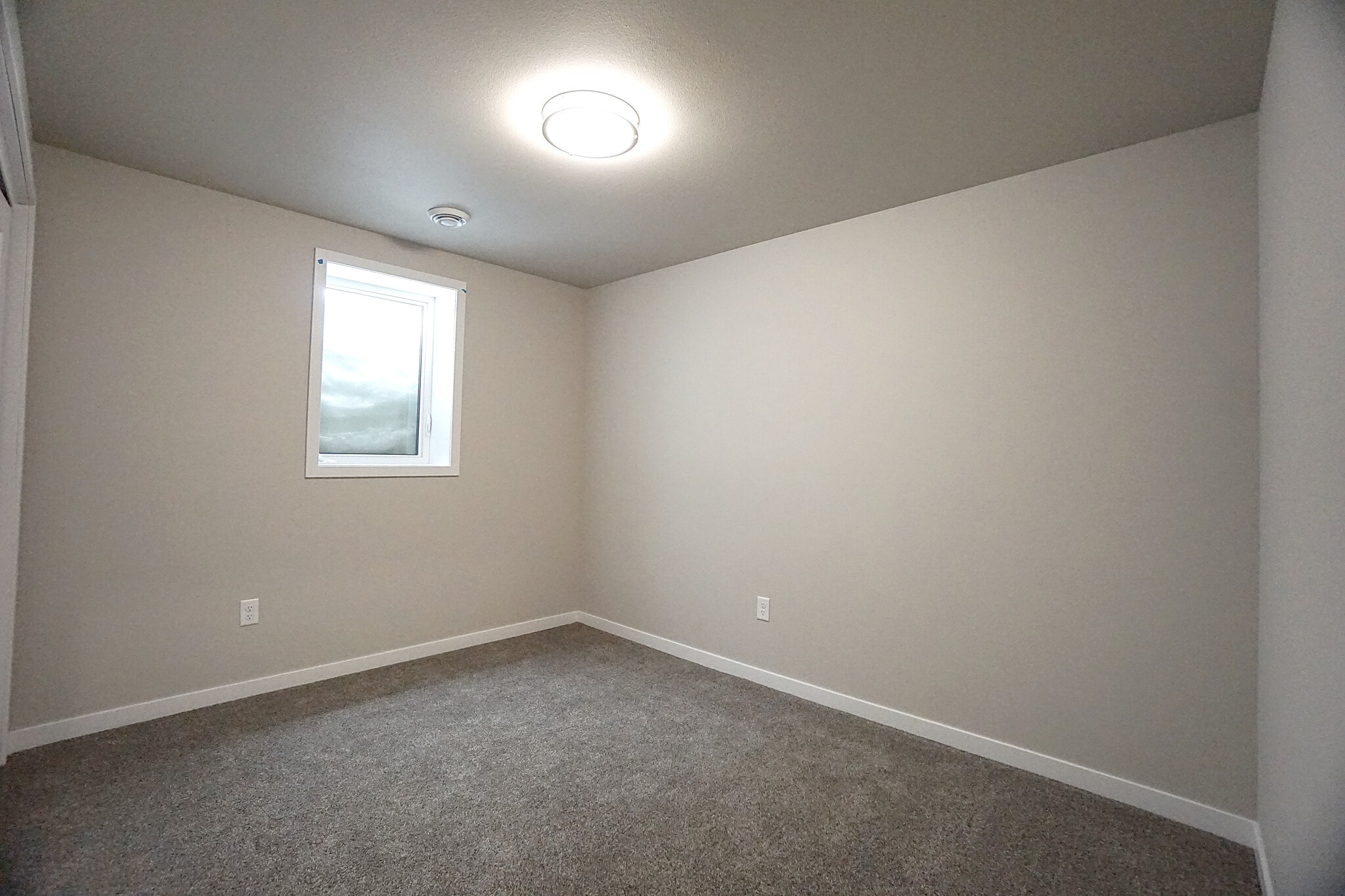 Building Photo - 8068 Goldfinch Dr
