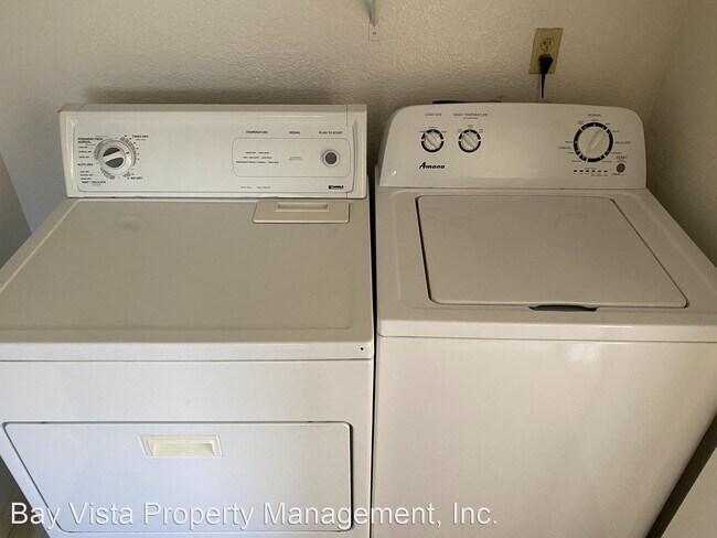 Building Photo - 8170 Mountain View Dr