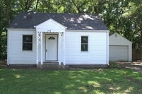 Building Photo - Great 2 Bed 1 Bath House!