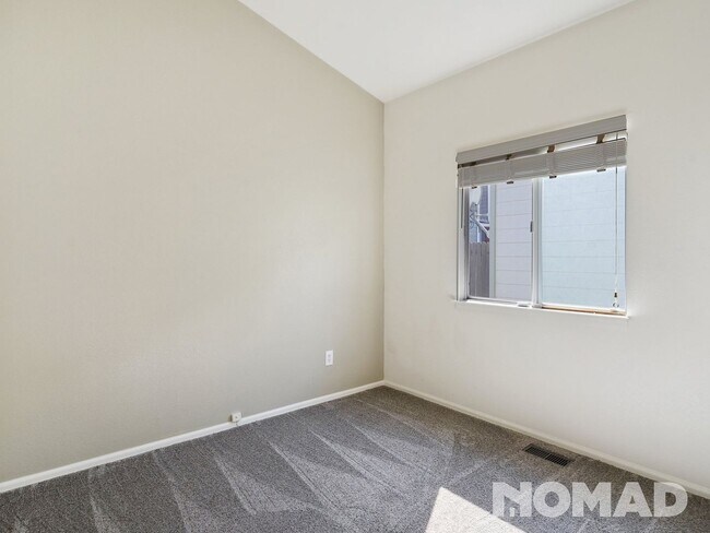 Building Photo - 1130 Samuel Point