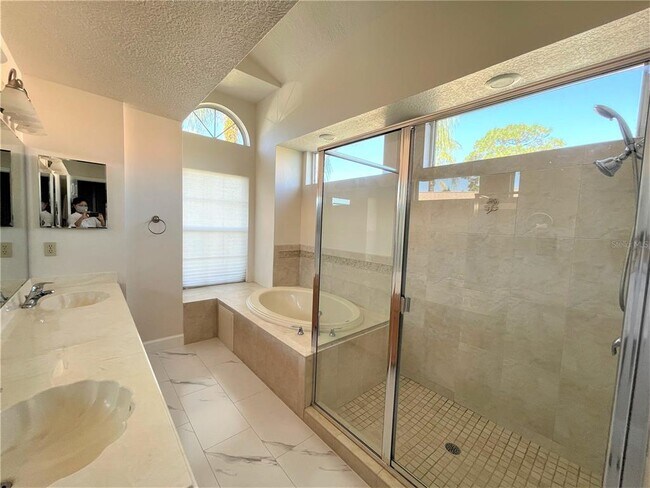 Building Photo - 3913 Kiawa Dr