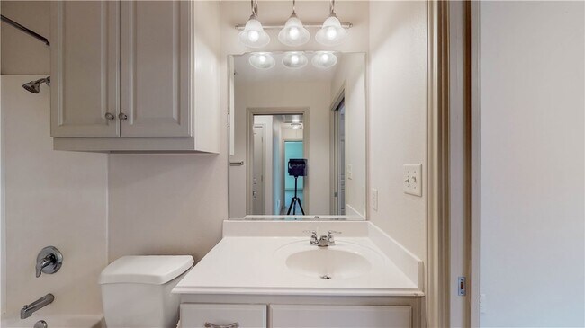 Building Photo - 115 Richards St