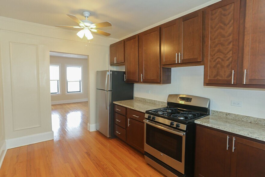 Primary Photo - 4604 N Winchester Ave