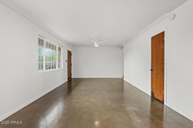 Building Photo - 2408 W Weldon Ave