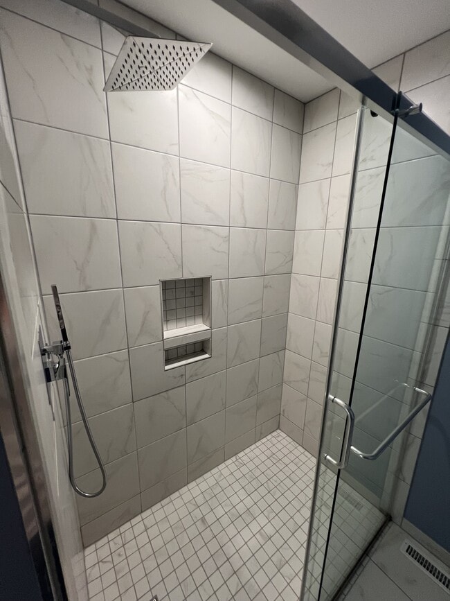 Building Photo - 3633 E Meadows Ct