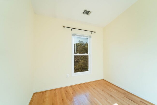 Building Photo - 1553 Templeton Pl