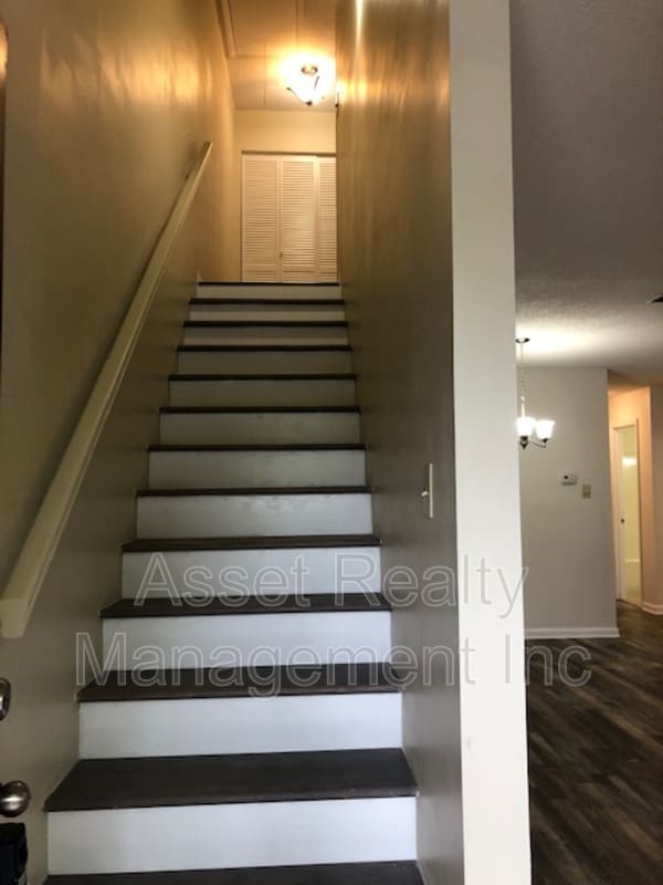 Building Photo - 9227 Shady Bend Ln