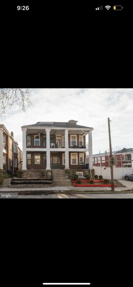 Building Photo - 422 W Coulter St
