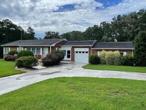 Building Photo - Beautiful 2 Bed, 1 Bath Brick Home in coun...