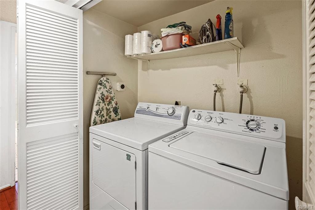 W + D included - 22133 Burbank Blvd