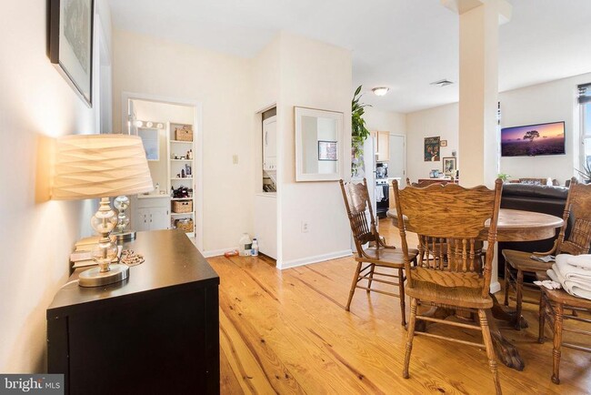 Building Photo - 321 N Front St