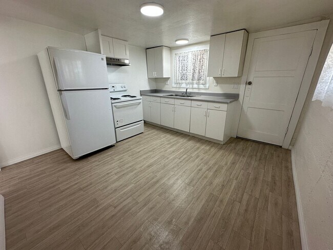 Building Photo - Fresh one bedroom, one bath home in downtown Bishop
