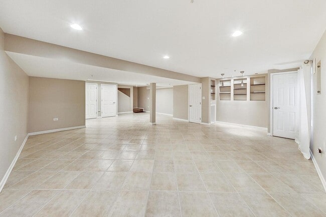 Building Photo - 1686 Buckingham Dr
