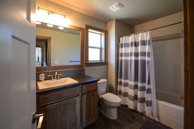 Building Photo - 7878 N Hibiscus Ln