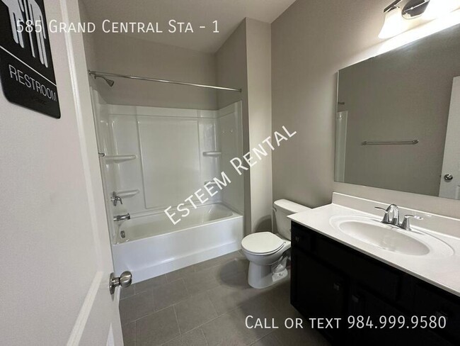 Building Photo - 585 Grand Central Sta