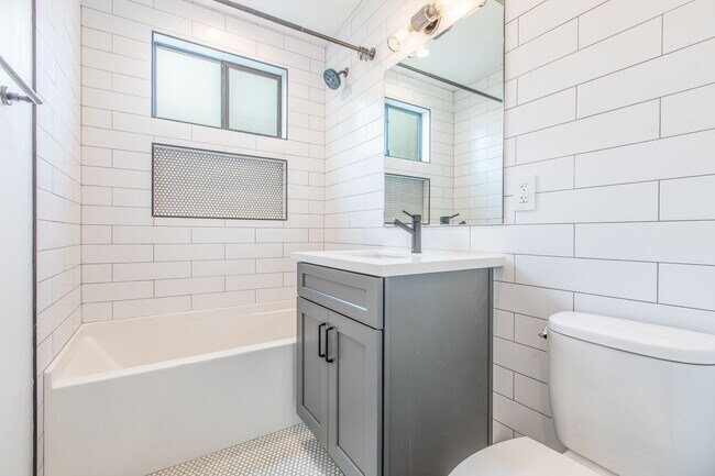Interior Photo - 6133 Eleanor Ave