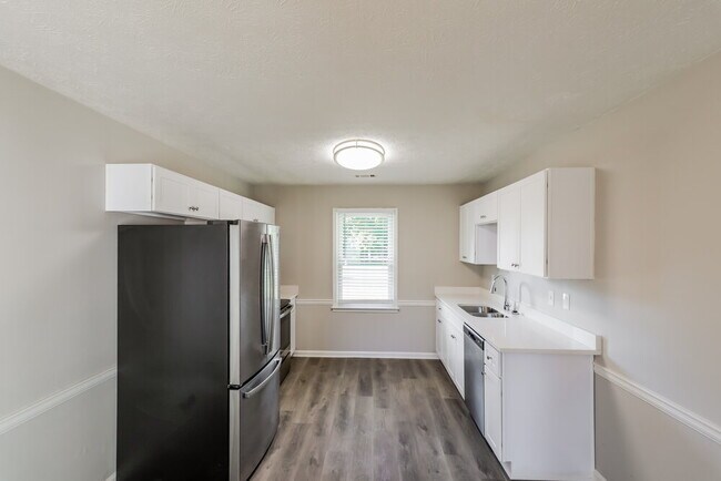 Building Photo - 375 Springlake Dr