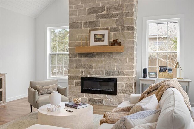 Building Photo - 22 Creekside Dr