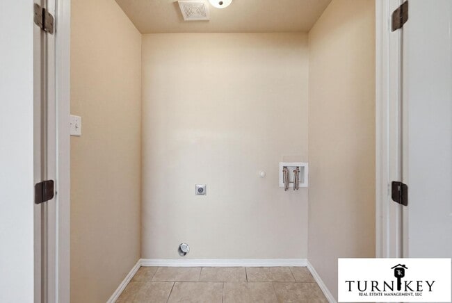 Building Photo - 131 Sunburst Ct