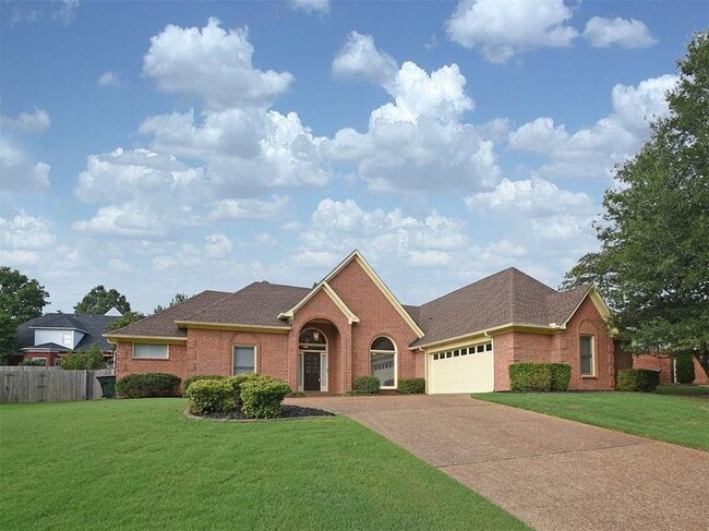 Building Photo - 605 Alexandria Dr