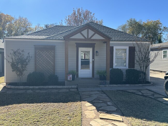 Primary Photo - 3313 22nd St