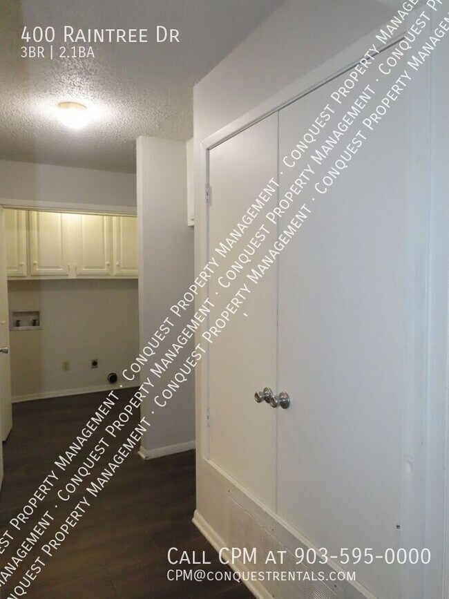 Building Photo - 400 Raintree Dr